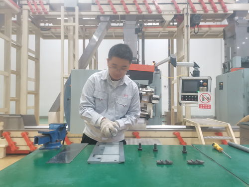 江西中烟广丰卷烟厂 青年引领技术革新，学习赋能设备维修新篇章